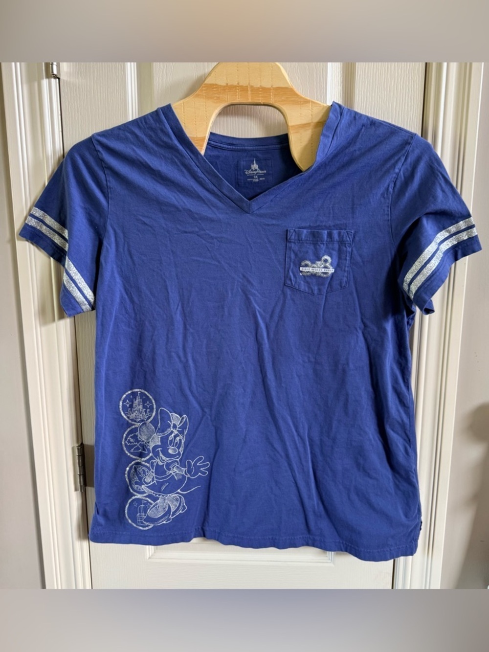 Disney Minnie Mouse Navy blue  neck tee with glitter. Size 2X